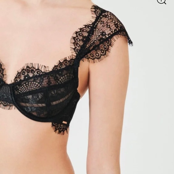 BLUEBELLA lace bra that goes over curve of shoulder - Picture 3 of 6